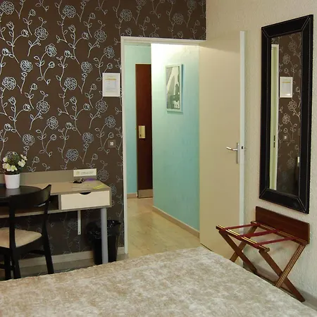 Hotel Logis Du Midi - Etienne Sud