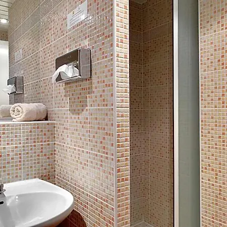 Hotel Logis Du Midi - Etienne Sud 3*