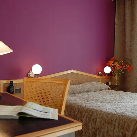 Hotel Logis Du Midi - Etienne Sud 3*
